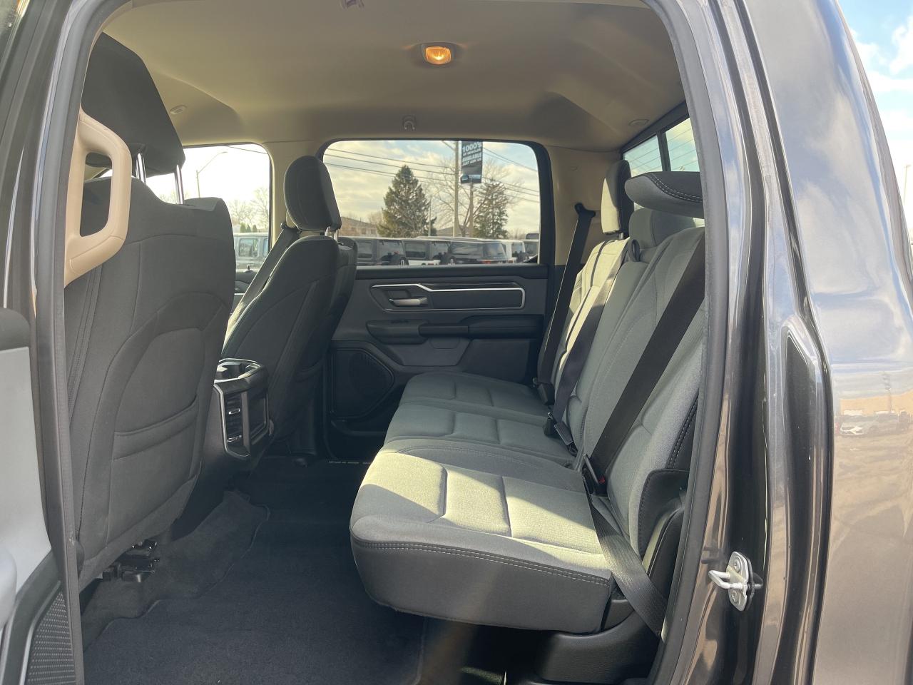 2020 RAM 1500 Crew Cab BIG HORN LVL 1 / 5.7L V8 / NAV / TRAILER BRAKE Photo