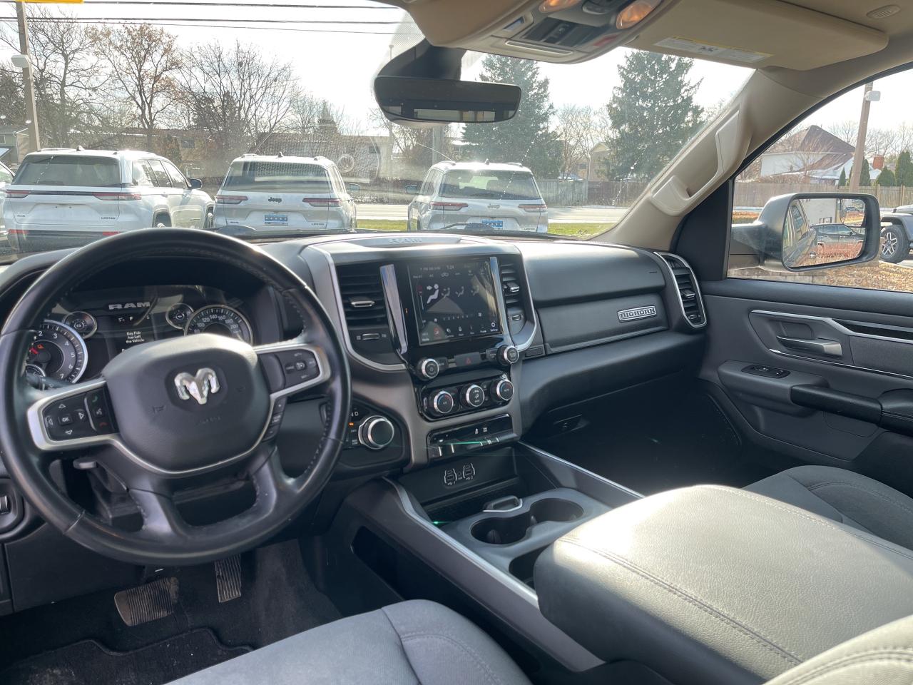 2020 RAM 1500 Crew Cab BIG HORN LVL 1 / 5.7L V8 / NAV / TRAILER BRAKE Photo