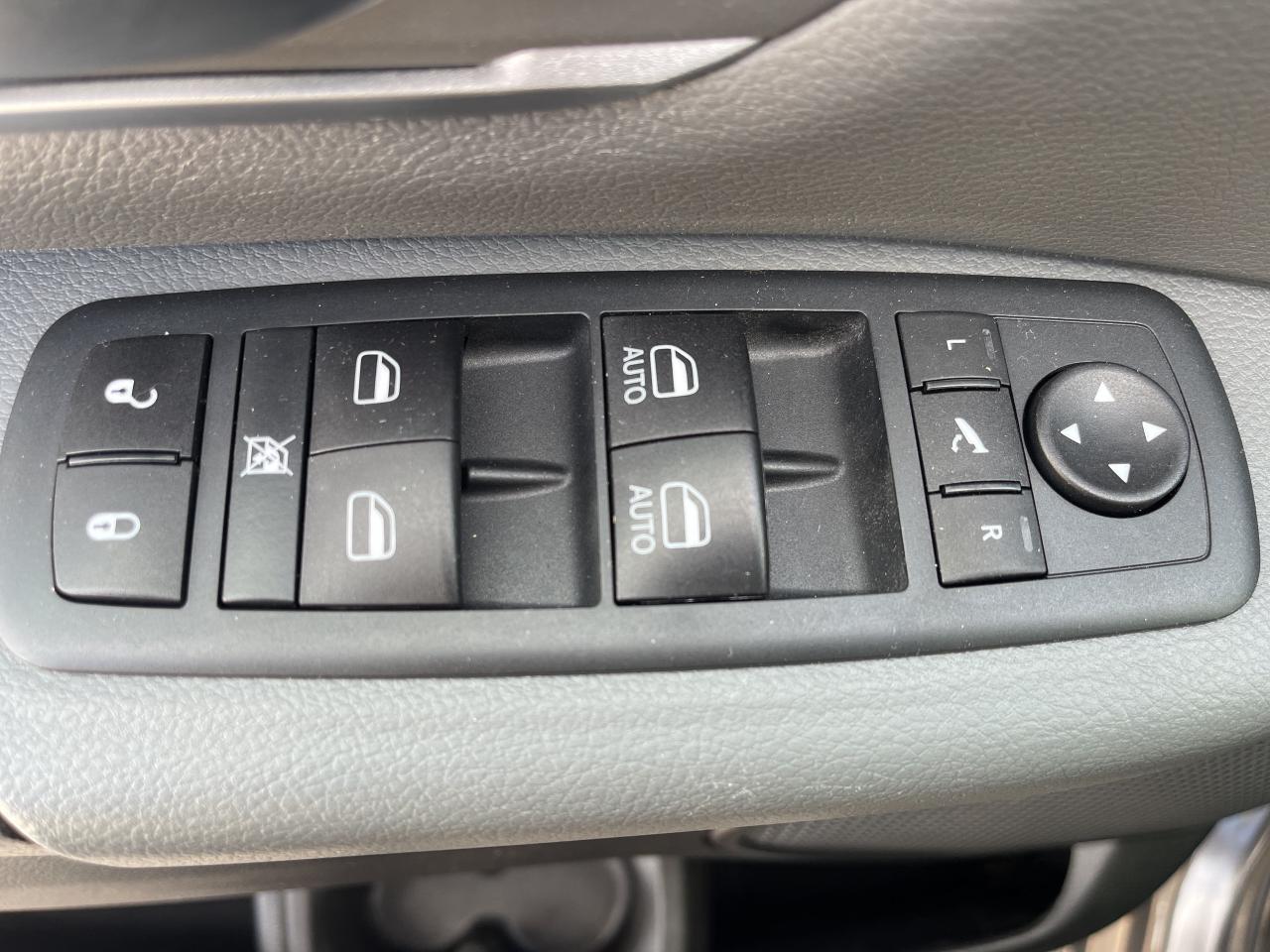 2020 RAM 1500 Crew Cab BIG HORN LVL 1 / 5.7L V8 / NAV / TRAILER BRAKE Photo