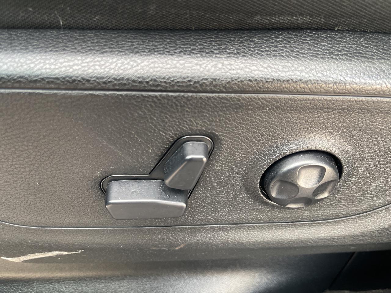 2020 RAM 1500 Crew Cab BIG HORN LVL 1 / 5.7L V8 / NAV / TRAILER BRAKE Photo