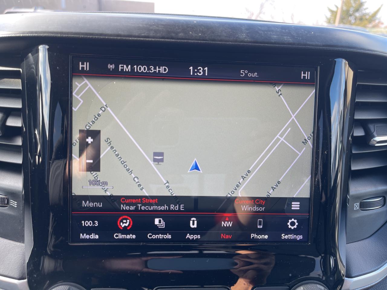 2020 RAM 1500 Crew Cab BIG HORN LVL 1 / 5.7L V8 / NAV / TRAILER BRAKE Photo