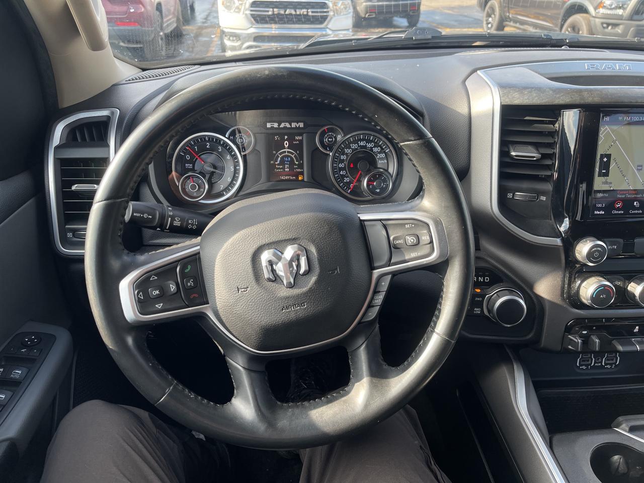 2020 RAM 1500 Crew Cab BIG HORN LVL 1 / 5.7L V8 / NAV / TRAILER BRAKE Photo