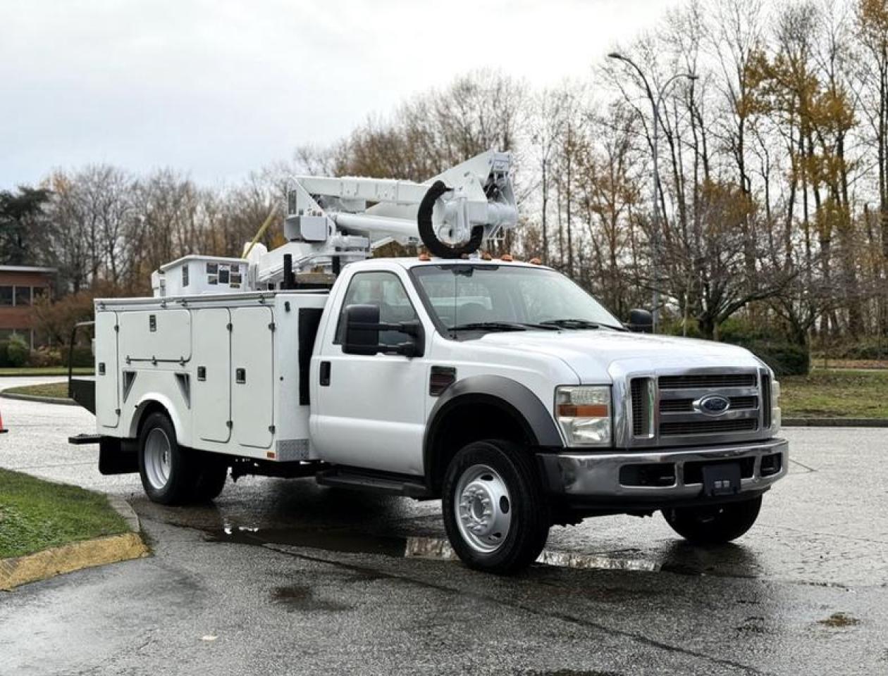 Used 2008 Ford F-550 Regular Cab 2WD DRW Altec Bucket Truck for sale in Burnaby, BC
