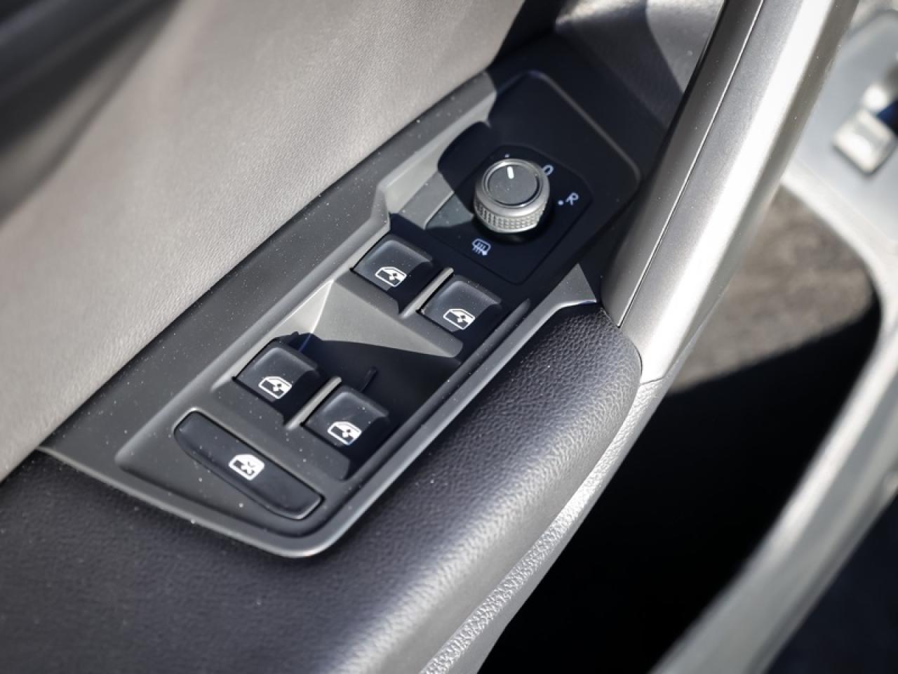 2021 Volkswagen Tiguan Comfortline 4MOTION  - Navigation - $158 B/W Photo