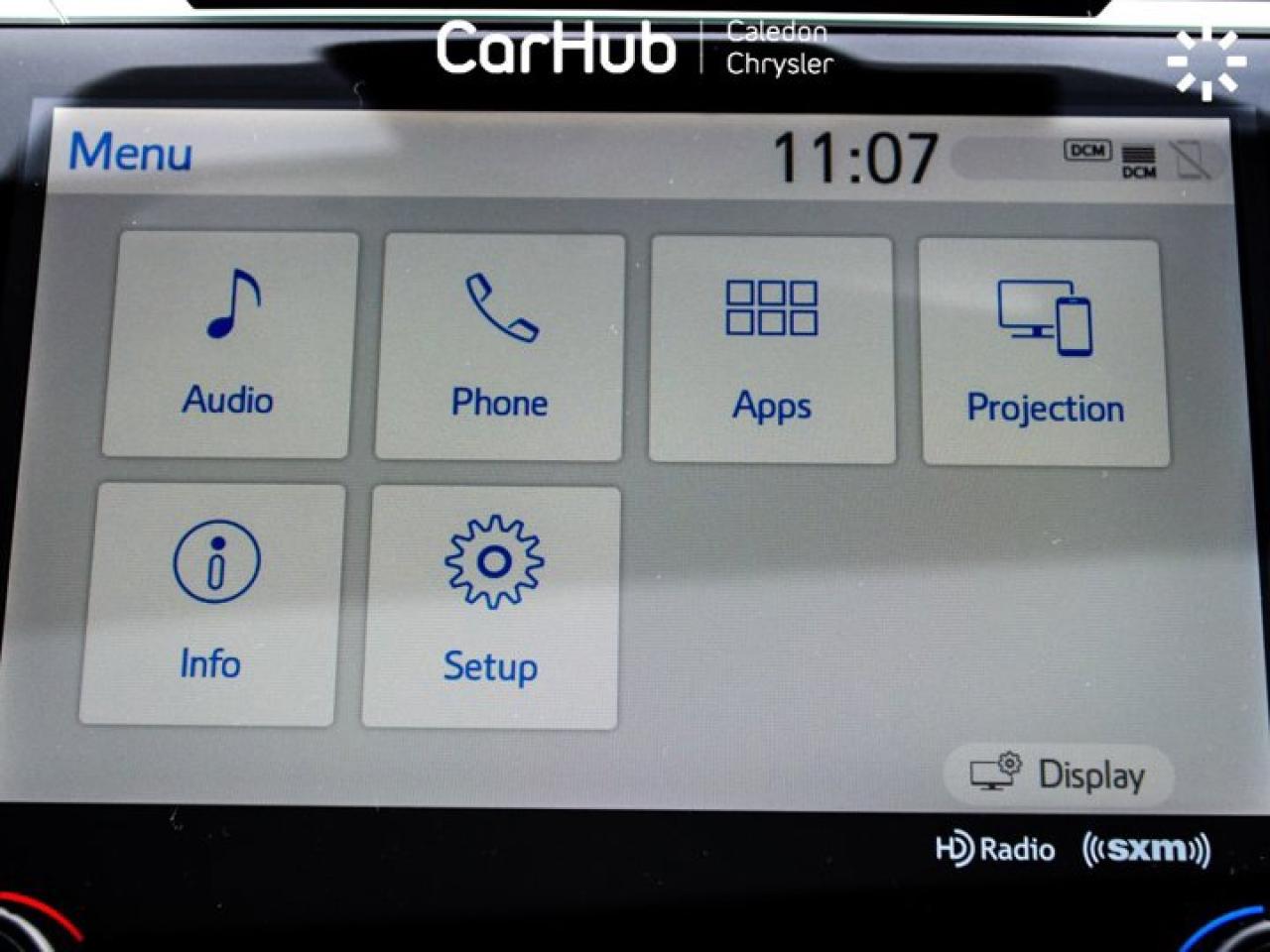 2020 Toyota Camry HYBRID SE Photo