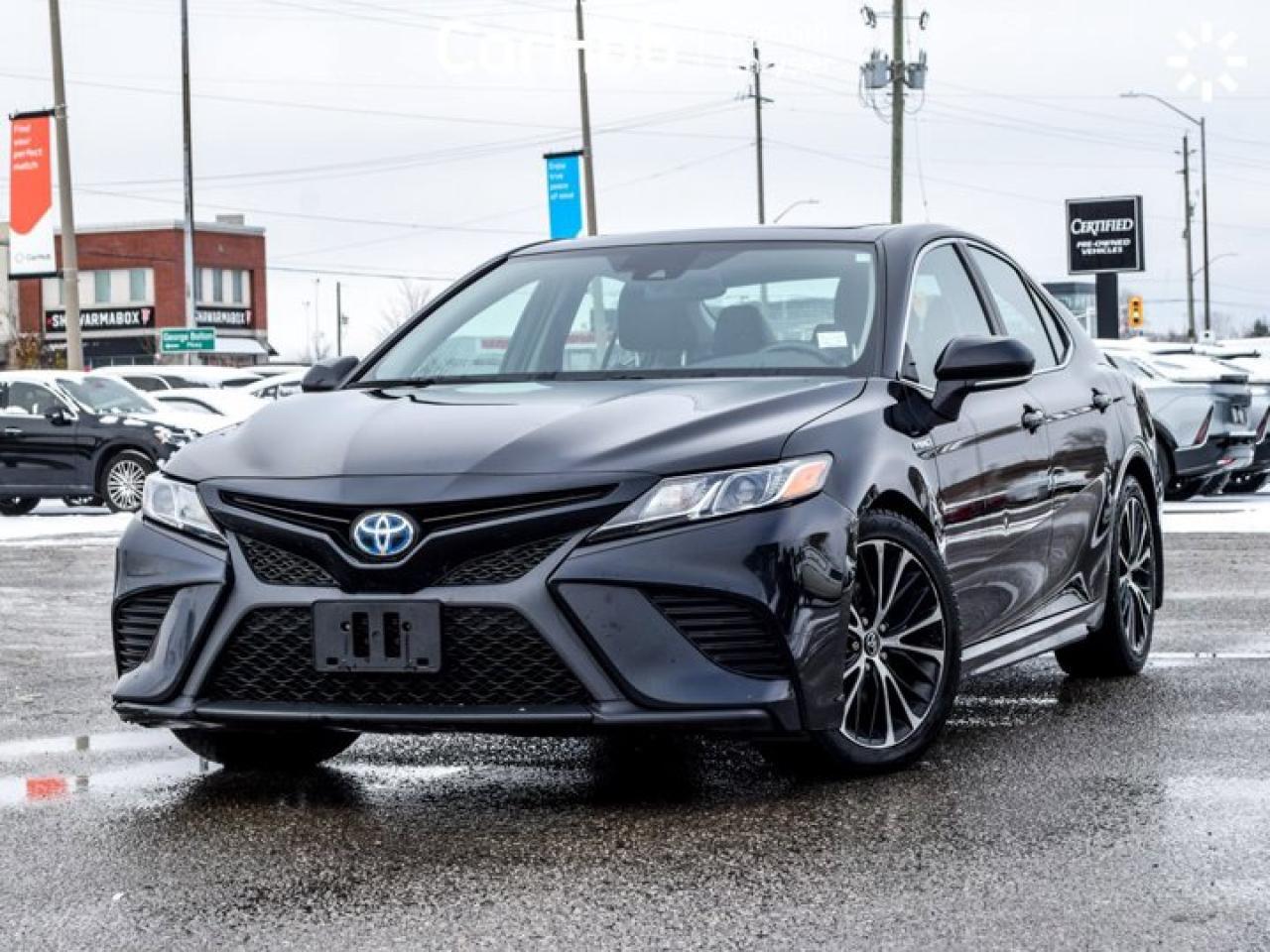 2020 Toyota Camry HYBRID SE Photo