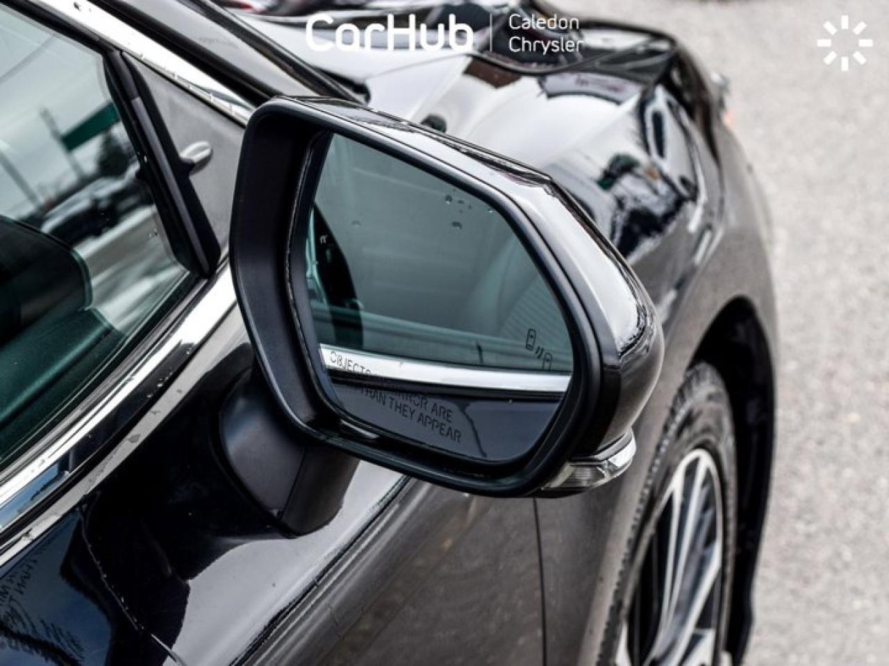 2020 Toyota Camry HYBRID SE Photo