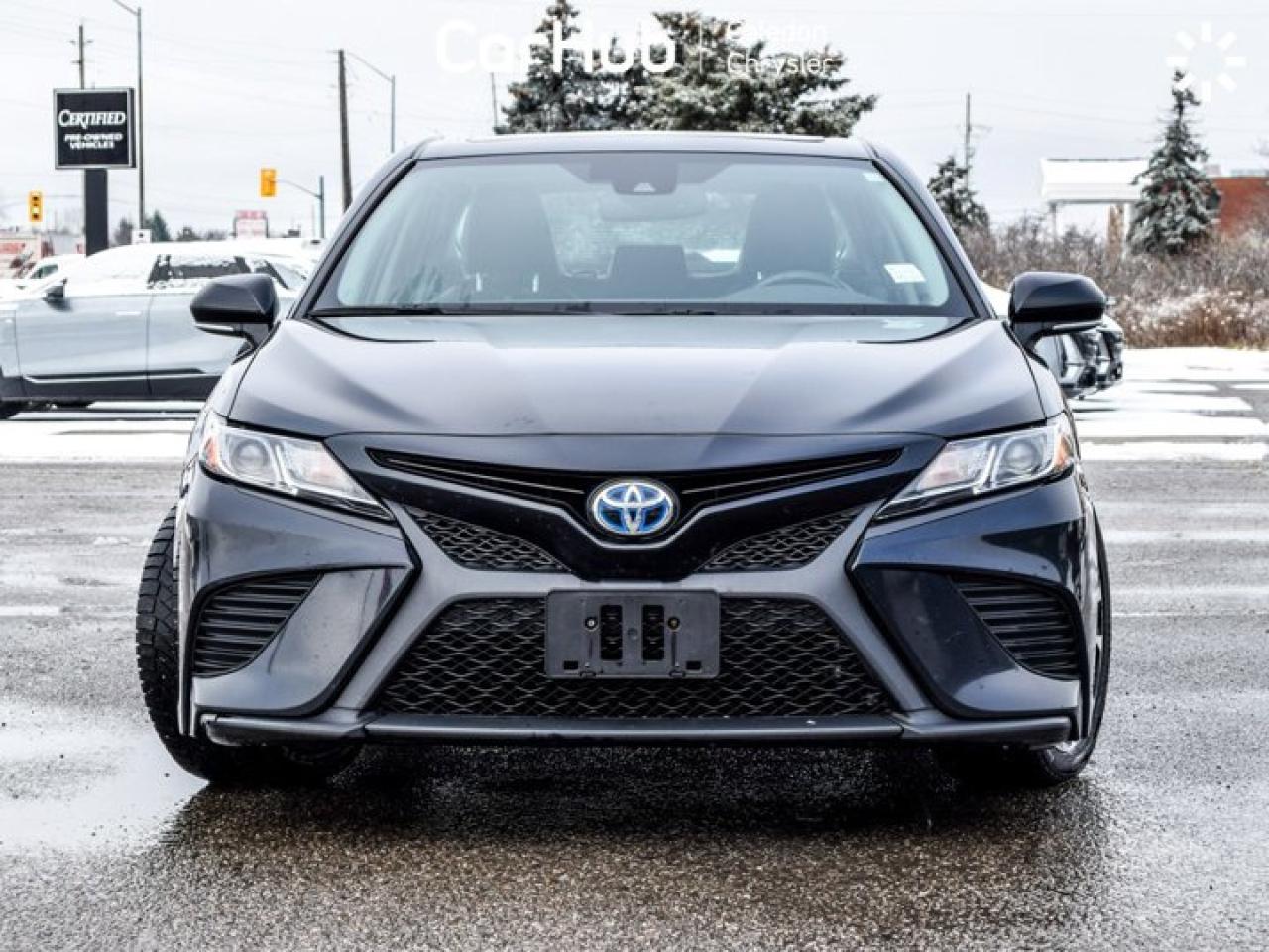 2020 Toyota Camry HYBRID SE Photo