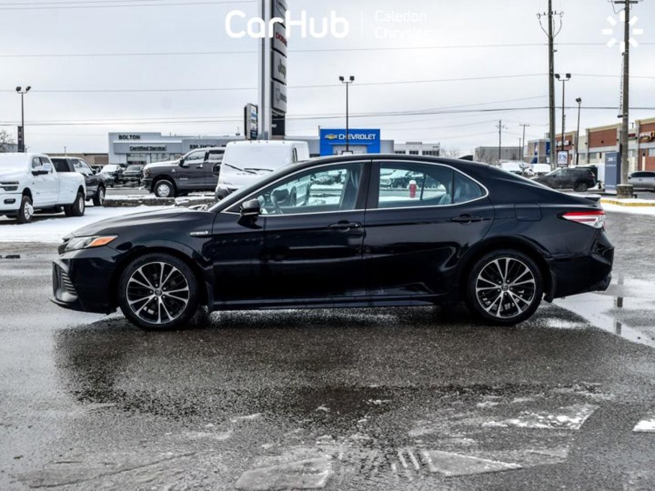 2020 Toyota Camry HYBRID SE Photo