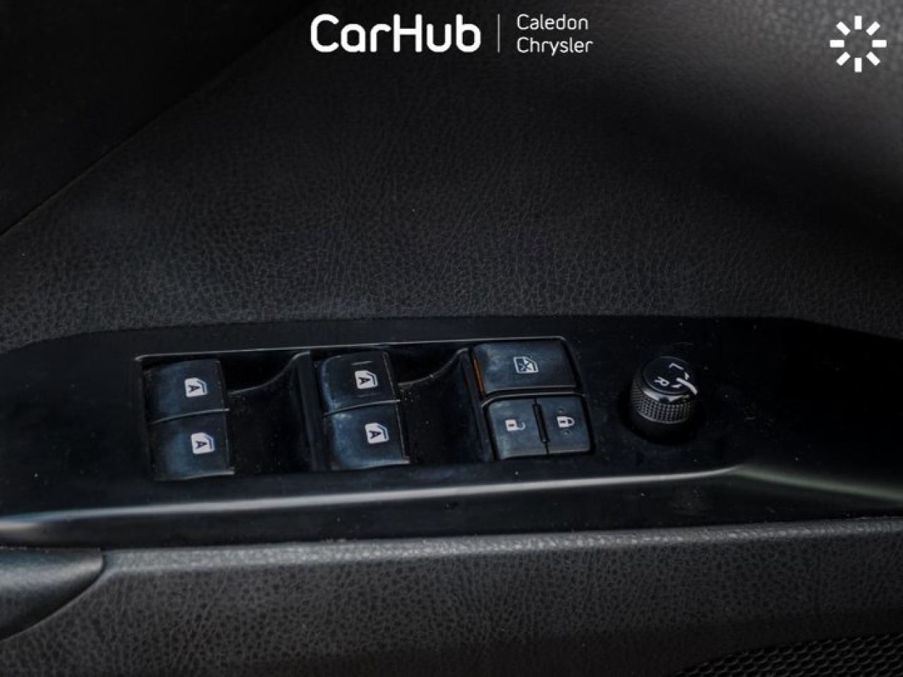 2020 Toyota Camry HYBRID SE Photo