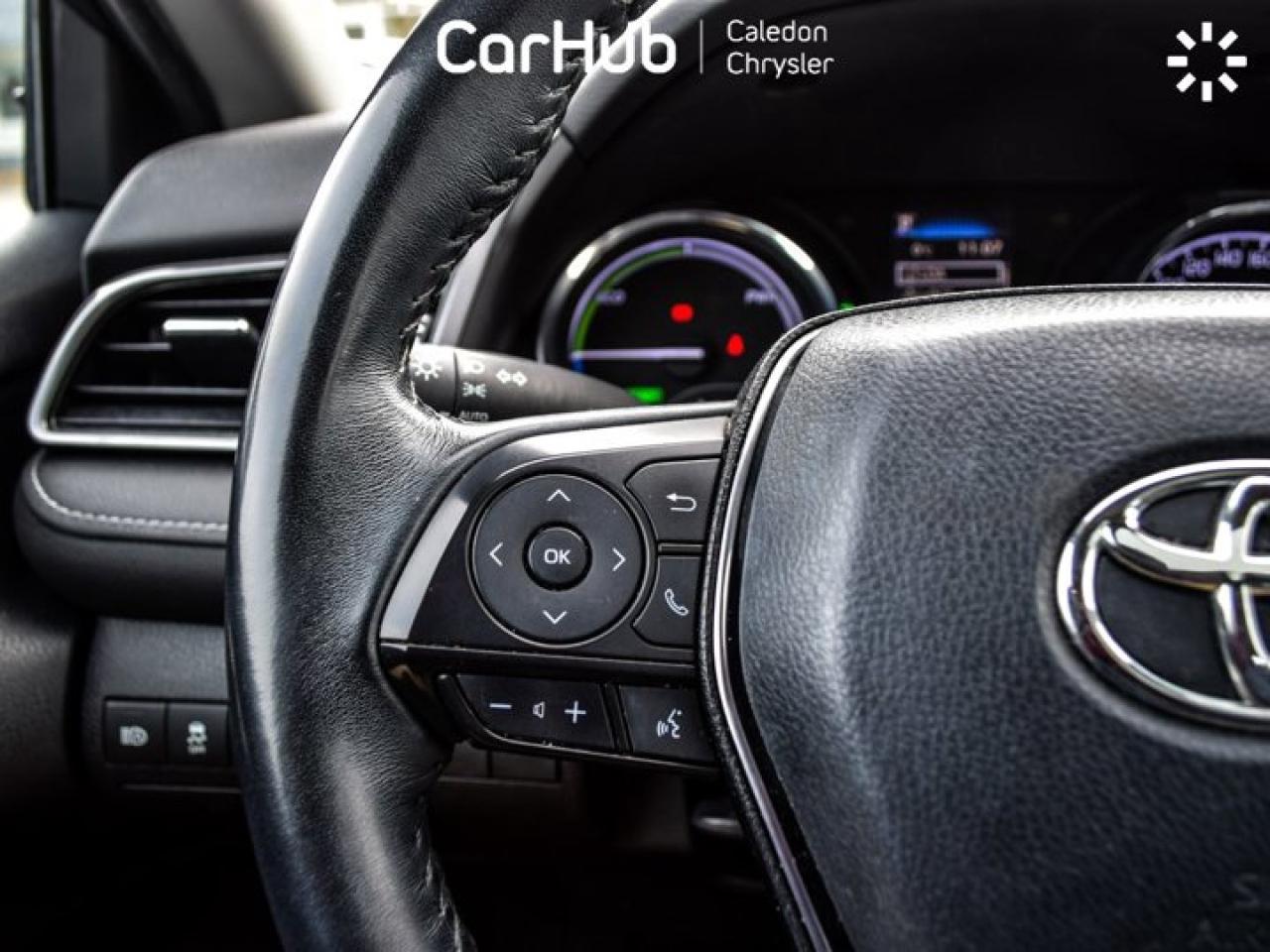 2020 Toyota Camry HYBRID SE Photo