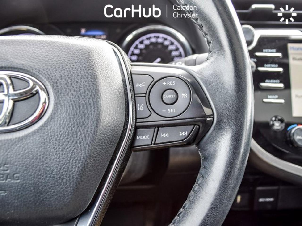 2020 Toyota Camry HYBRID SE Photo