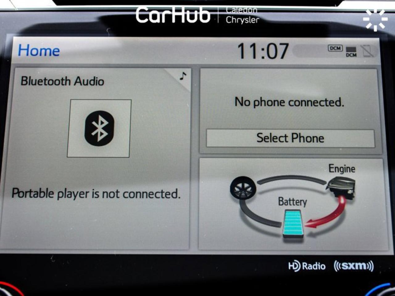 2020 Toyota Camry HYBRID SE Photo