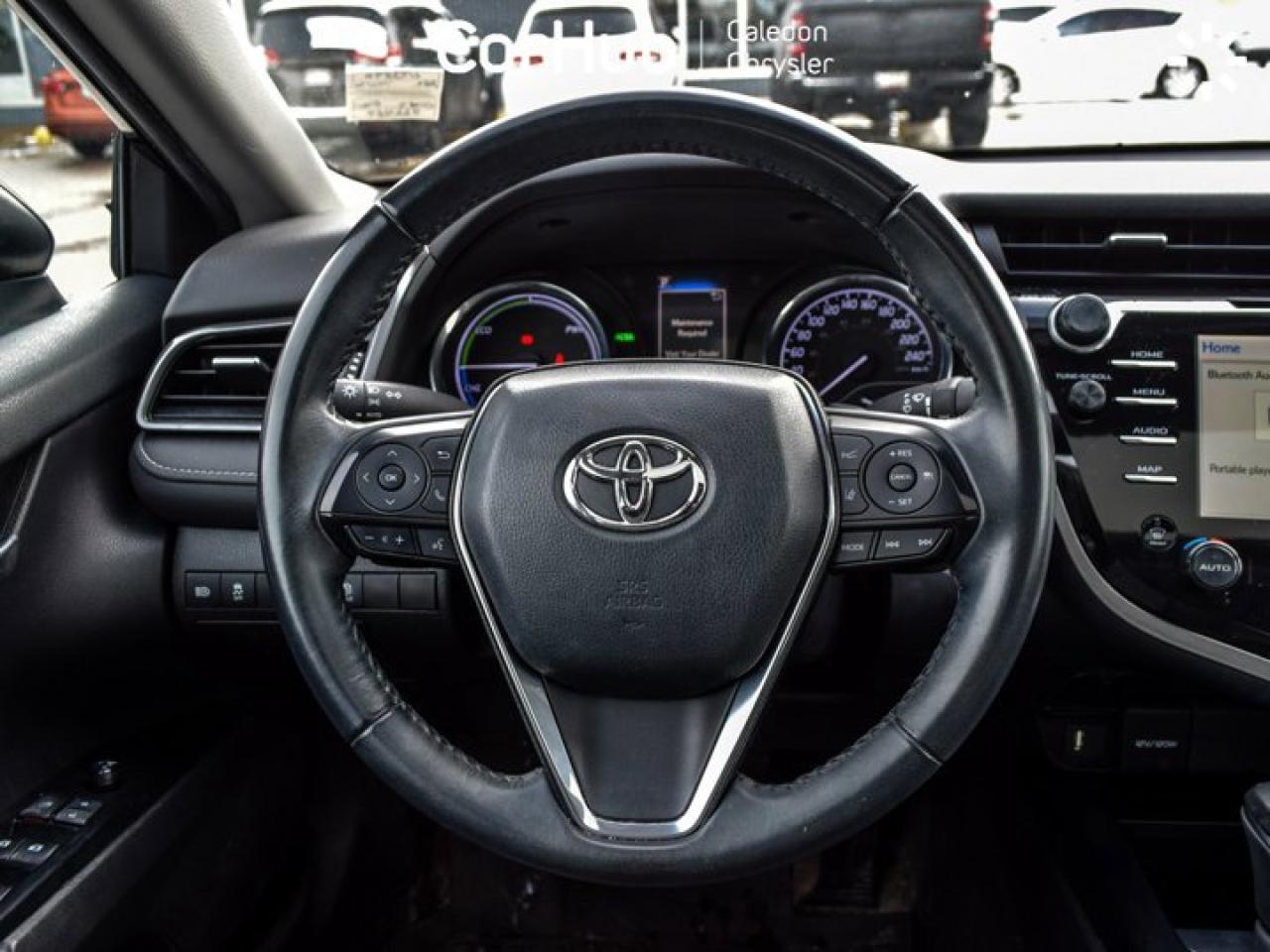 2020 Toyota Camry HYBRID SE Photo