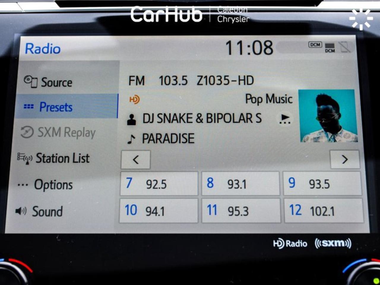 2020 Toyota Camry HYBRID SE Photo