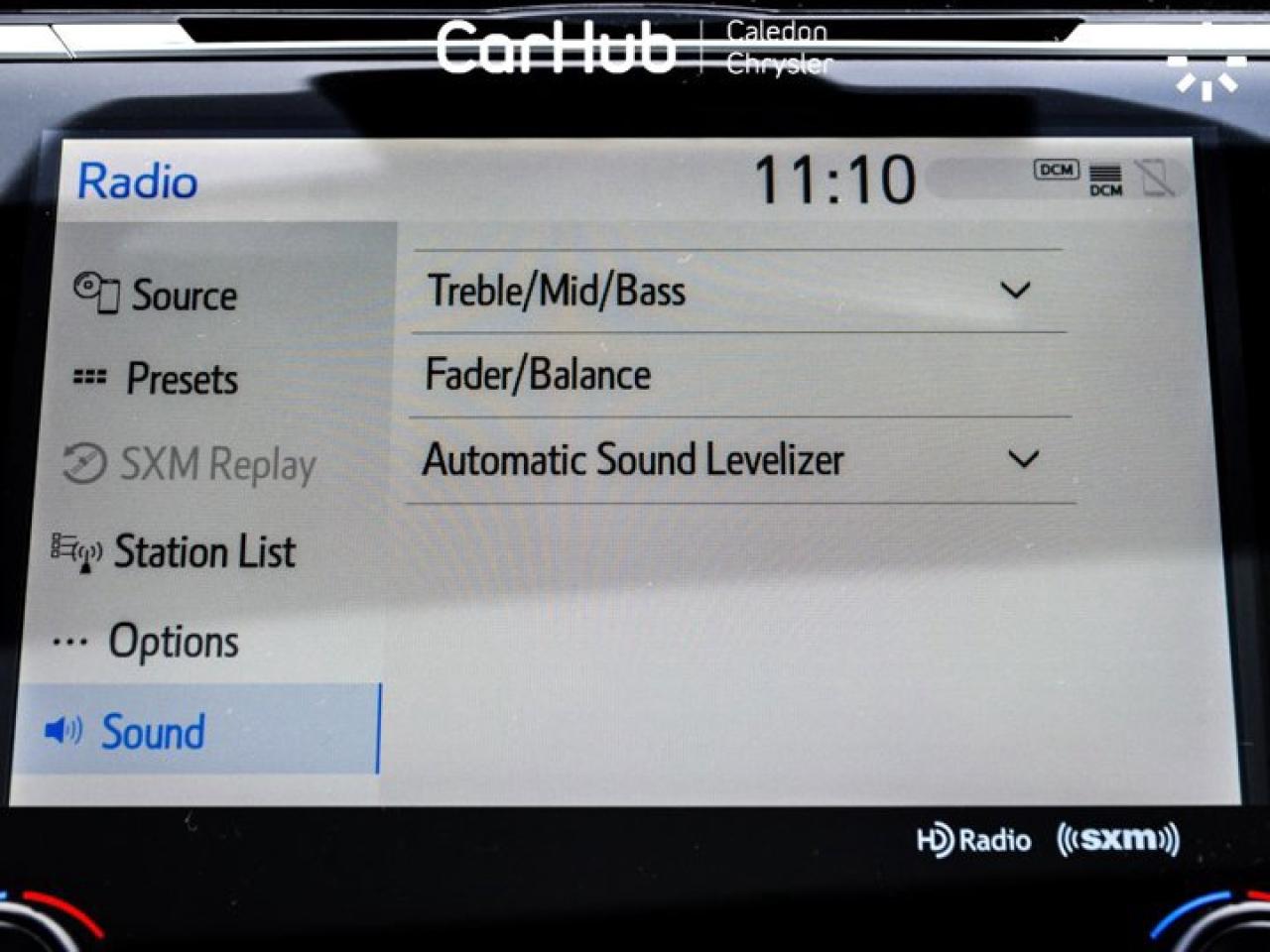 2020 Toyota Camry HYBRID SE Photo
