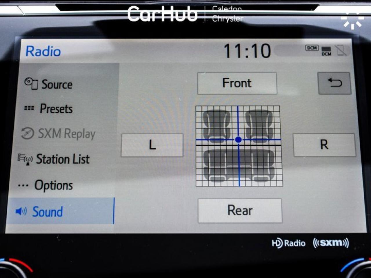 2020 Toyota Camry HYBRID SE Photo
