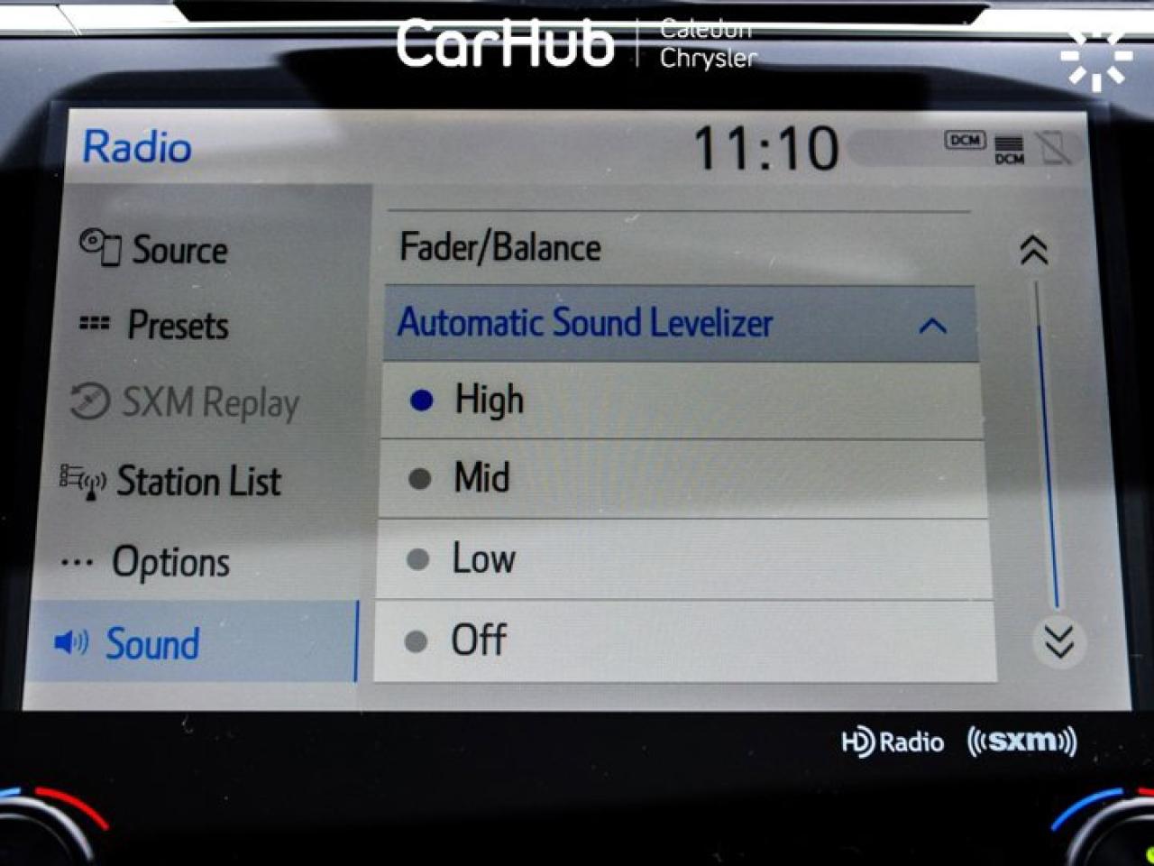 2020 Toyota Camry HYBRID SE Photo
