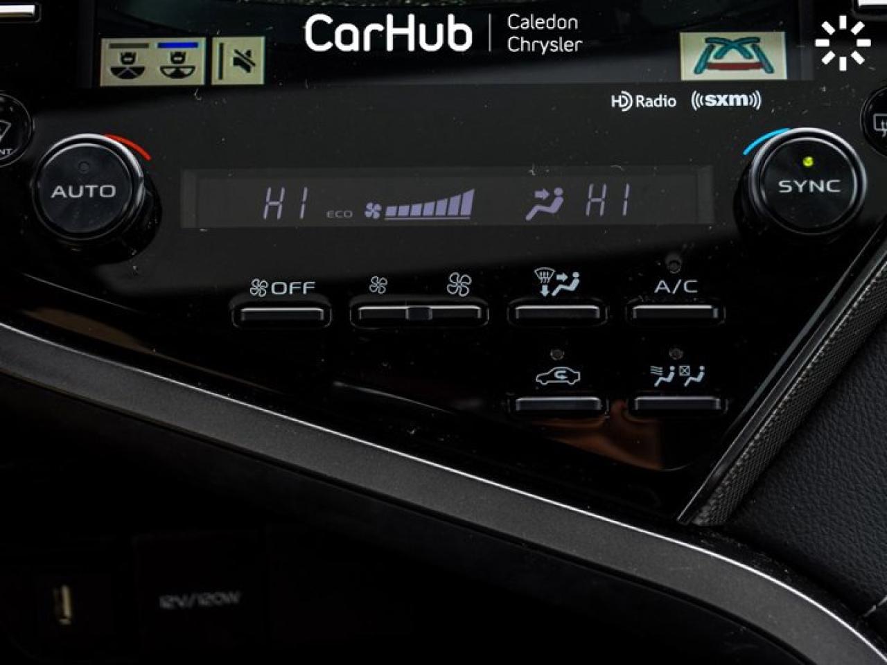 2020 Toyota Camry HYBRID SE Photo