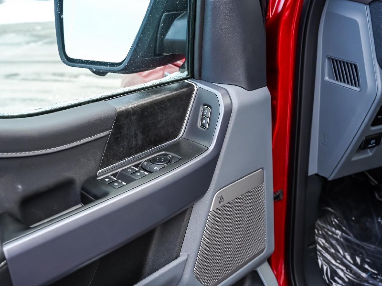 2025 Ford F-150 Lightning Flash Photo