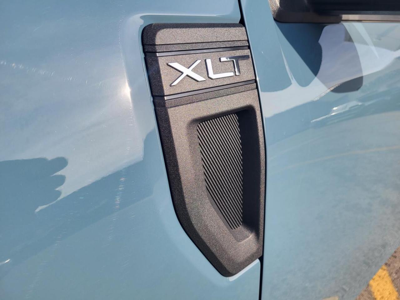 2023 Ford Maverick XLT AWD SuperCrew Photo2