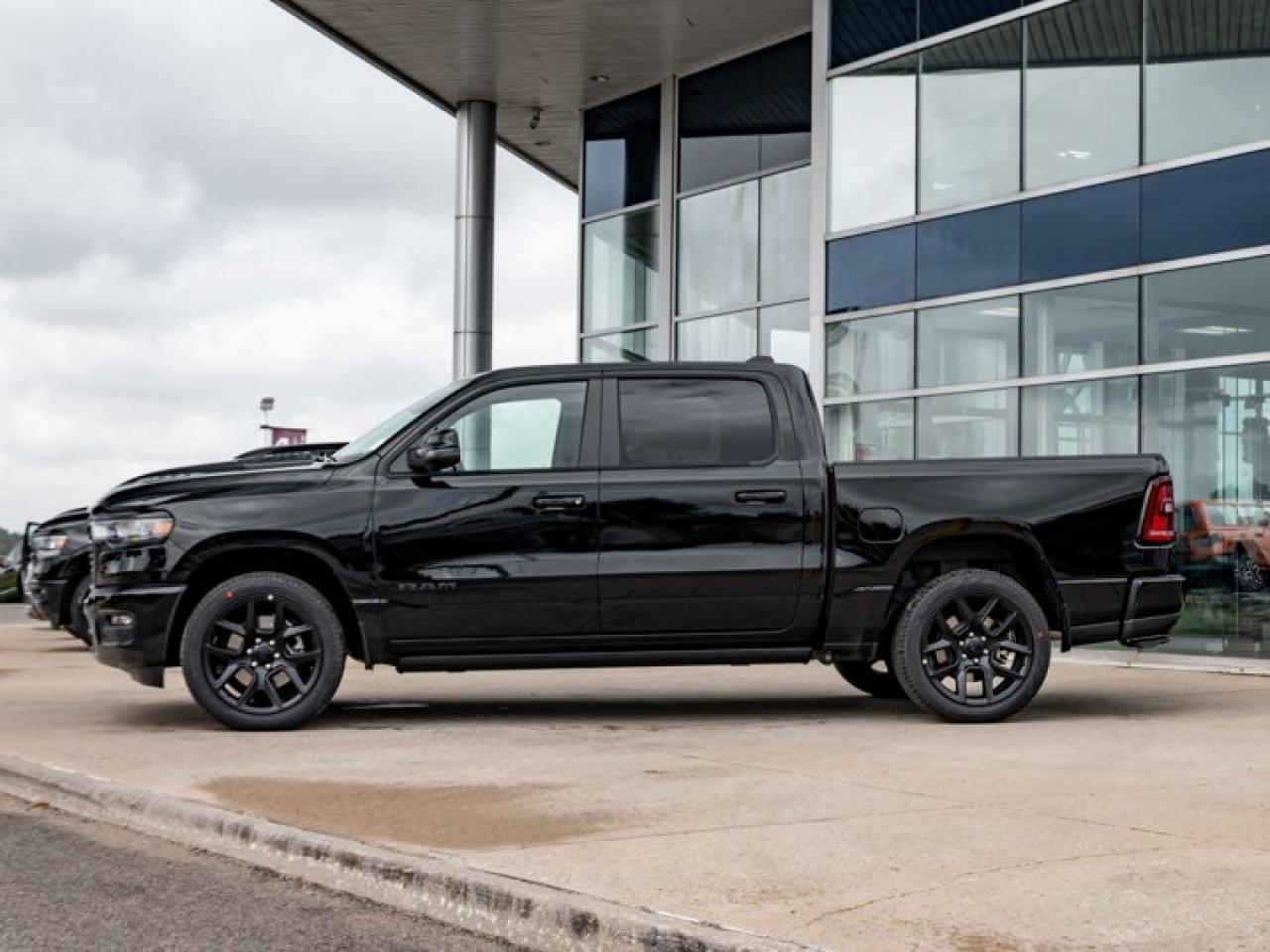 2026 RAM 1500 SPORT Photo4
