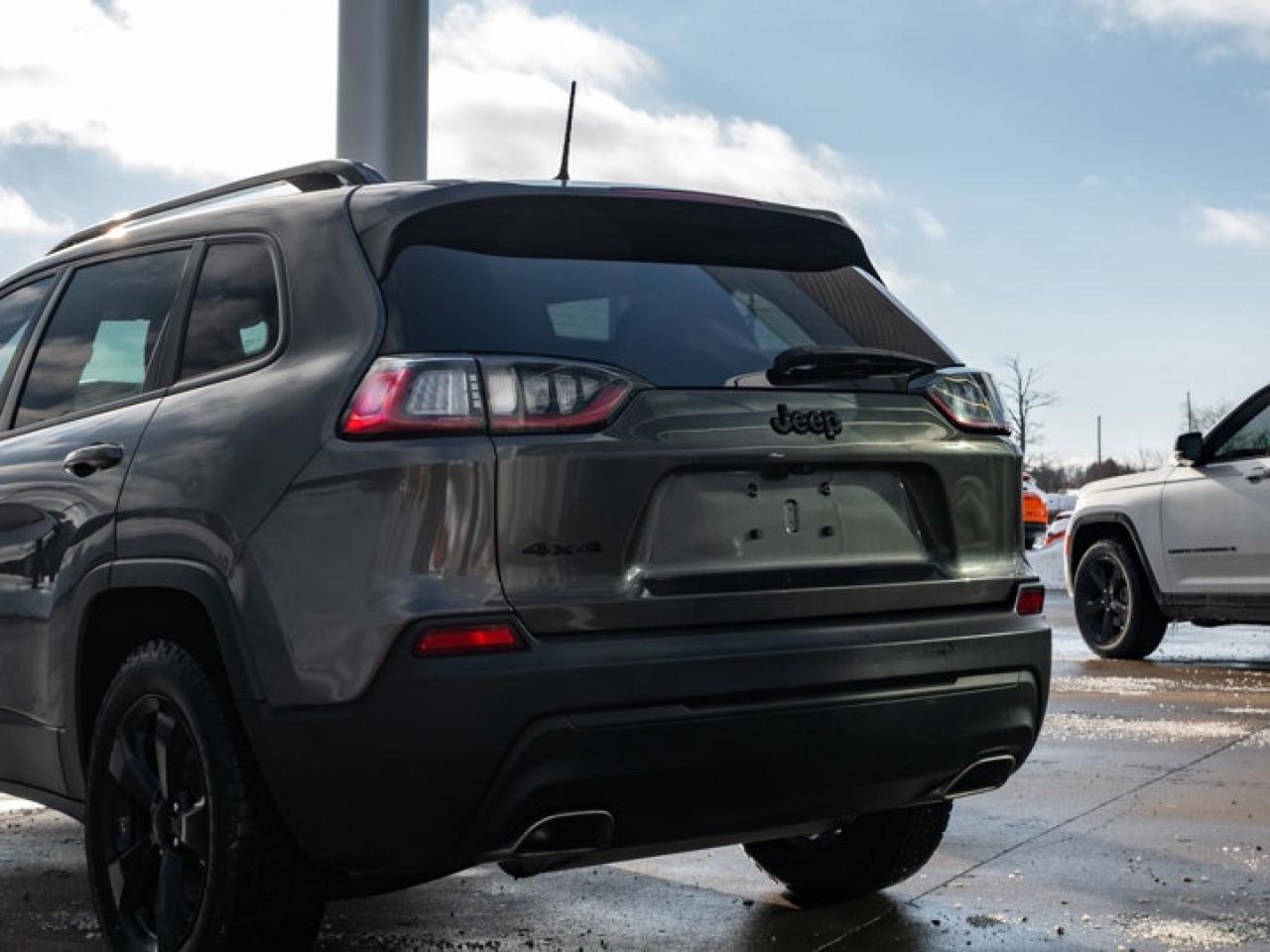 2021 Jeep Cherokee Altitude Photo