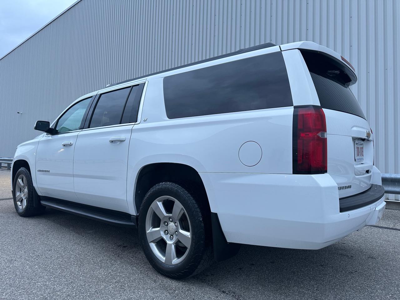 2019 Chevrolet Suburban LT - 8 Passengers Photo4