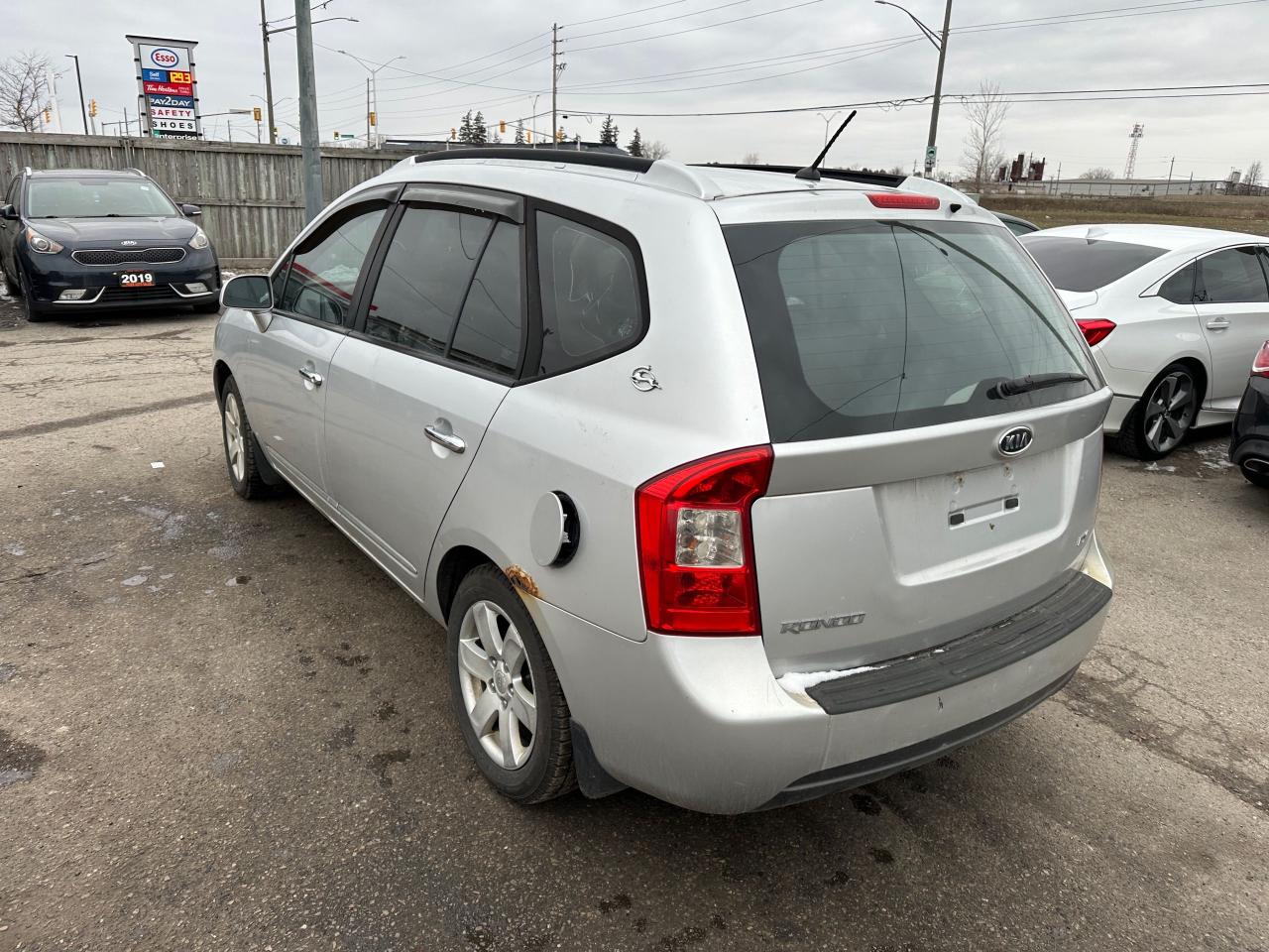 2007 Kia Rondo LX, TRADE IN, RUNS AND DRIVES, AS IS SPECIAL - Photo #3