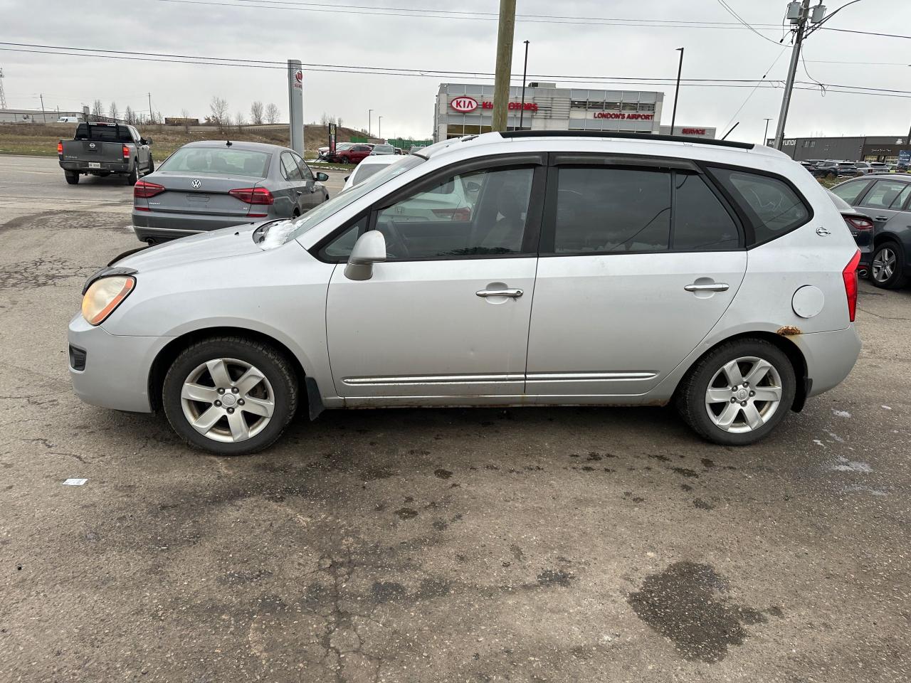 2007 Kia Rondo LX, TRADE IN, RUNS AND DRIVES, AS IS SPECIAL - Photo #2