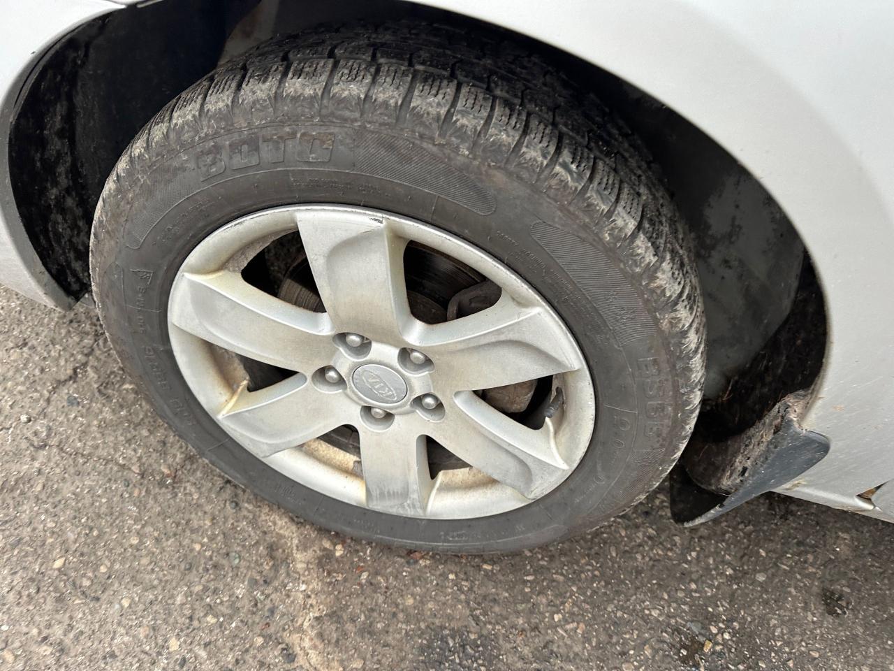 2007 Kia Rondo LX, TRADE IN, RUNS AND DRIVES, AS IS SPECIAL - Photo #9