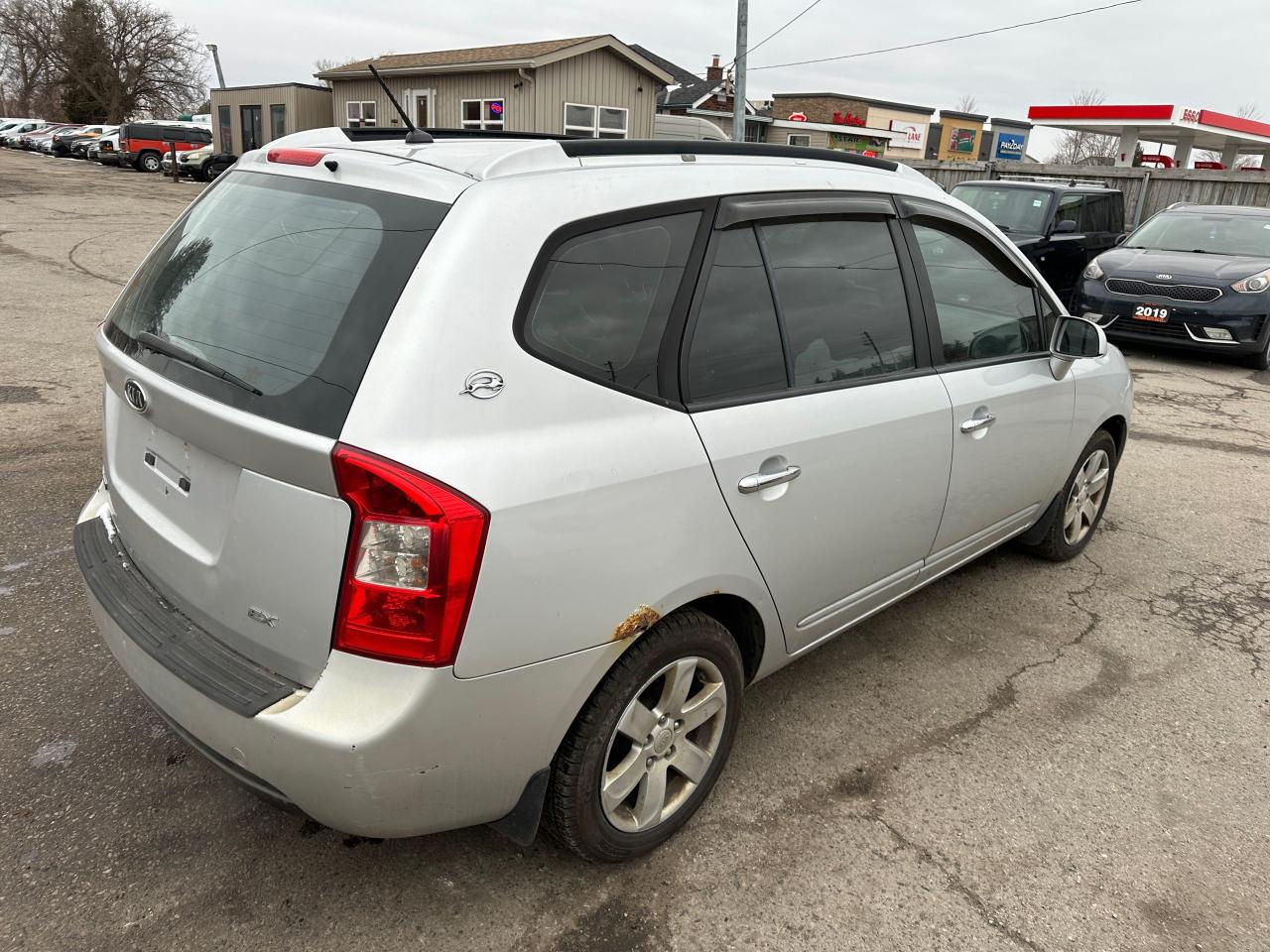 2007 Kia Rondo LX, TRADE IN, RUNS AND DRIVES, AS IS SPECIAL Photo4