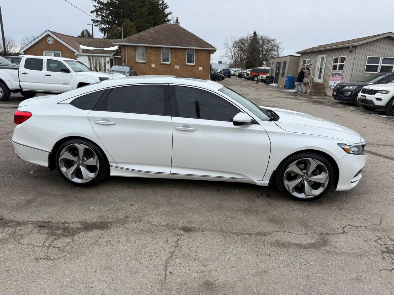 2018 Honda Accord Touring, NO ACCIDENTS, 2 SETS OF TIRES, CERTIFIED - Photo #6