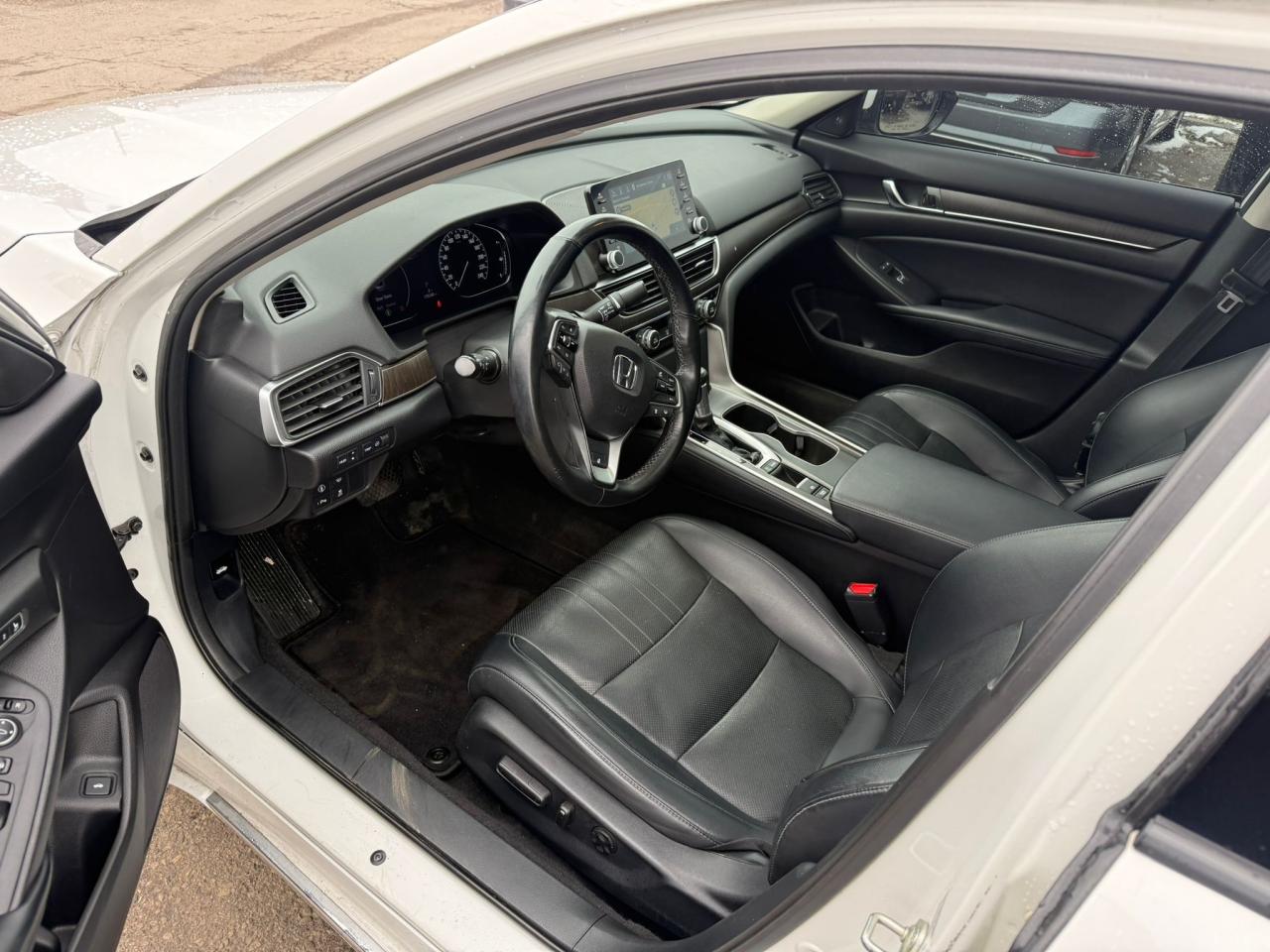 2018 Honda Accord Touring, NO ACCIDENTS, 2 SETS OF TIRES, CERTIFIED - Photo #11