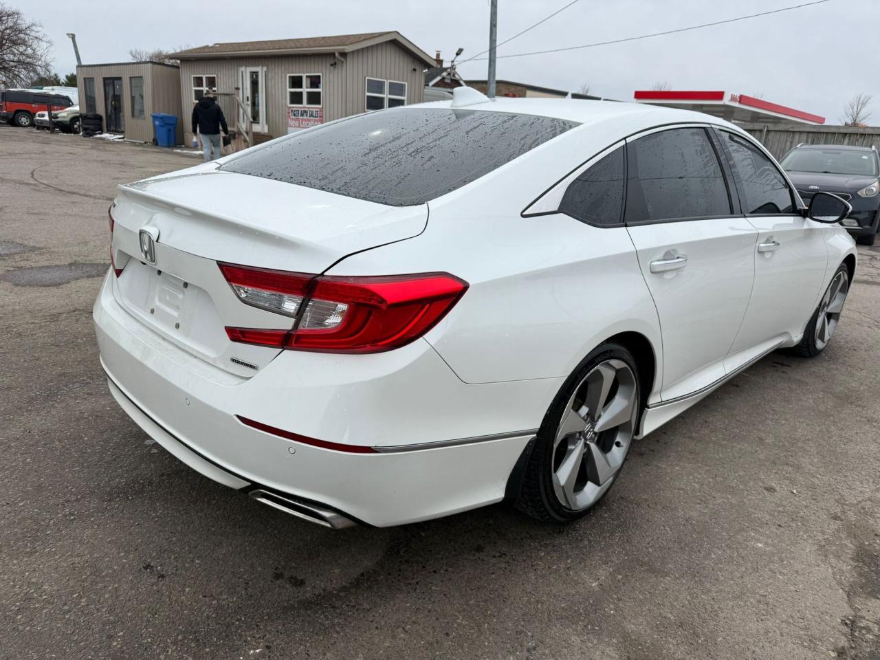 2018 Honda Accord Touring, NO ACCIDENTS, 2 SETS OF TIRES, CERTIFIED Photo4