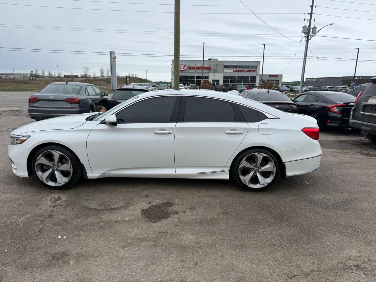 2018 Honda Accord Touring, NO ACCIDENTS, 2 SETS OF TIRES, CERTIFIED - Photo #2