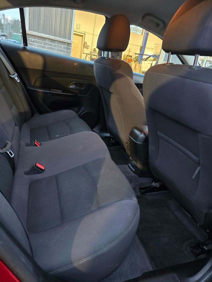 2013 Chevrolet Cruze 4dr Sdn LT Turbo w/1SA - Photo #4