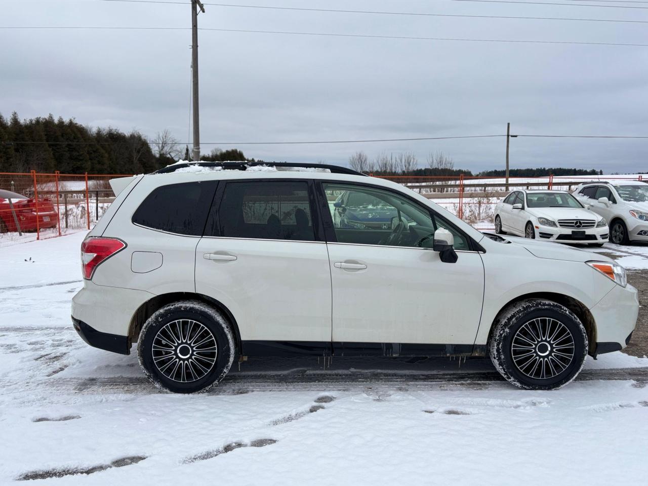 2015 Subaru Forester i Limited w/Tech Pkg Photo2