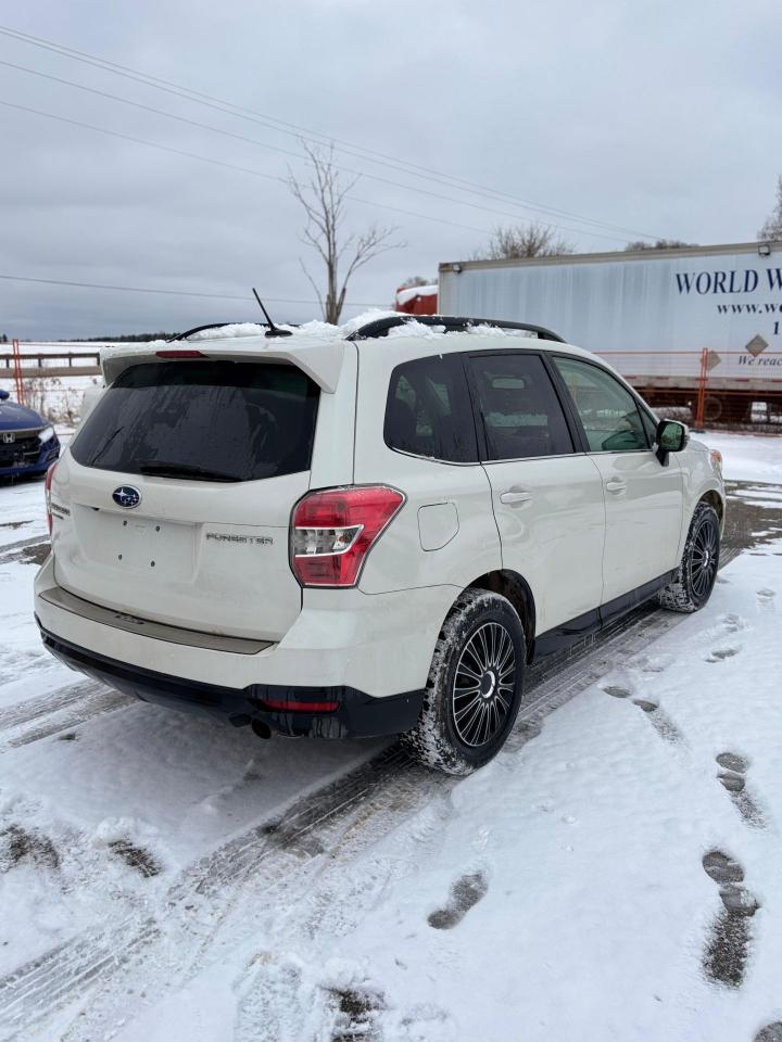 2015 Subaru Forester i Limited w/Tech Pkg Photo4