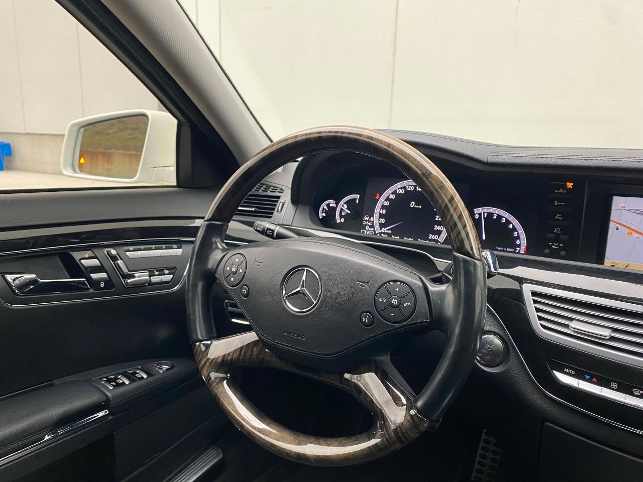 2012 Mercedes-Benz S-Class S550 4MATIC-AMG SPORT PKG-NIGHT VISION-DISTRONIC - Photo #17