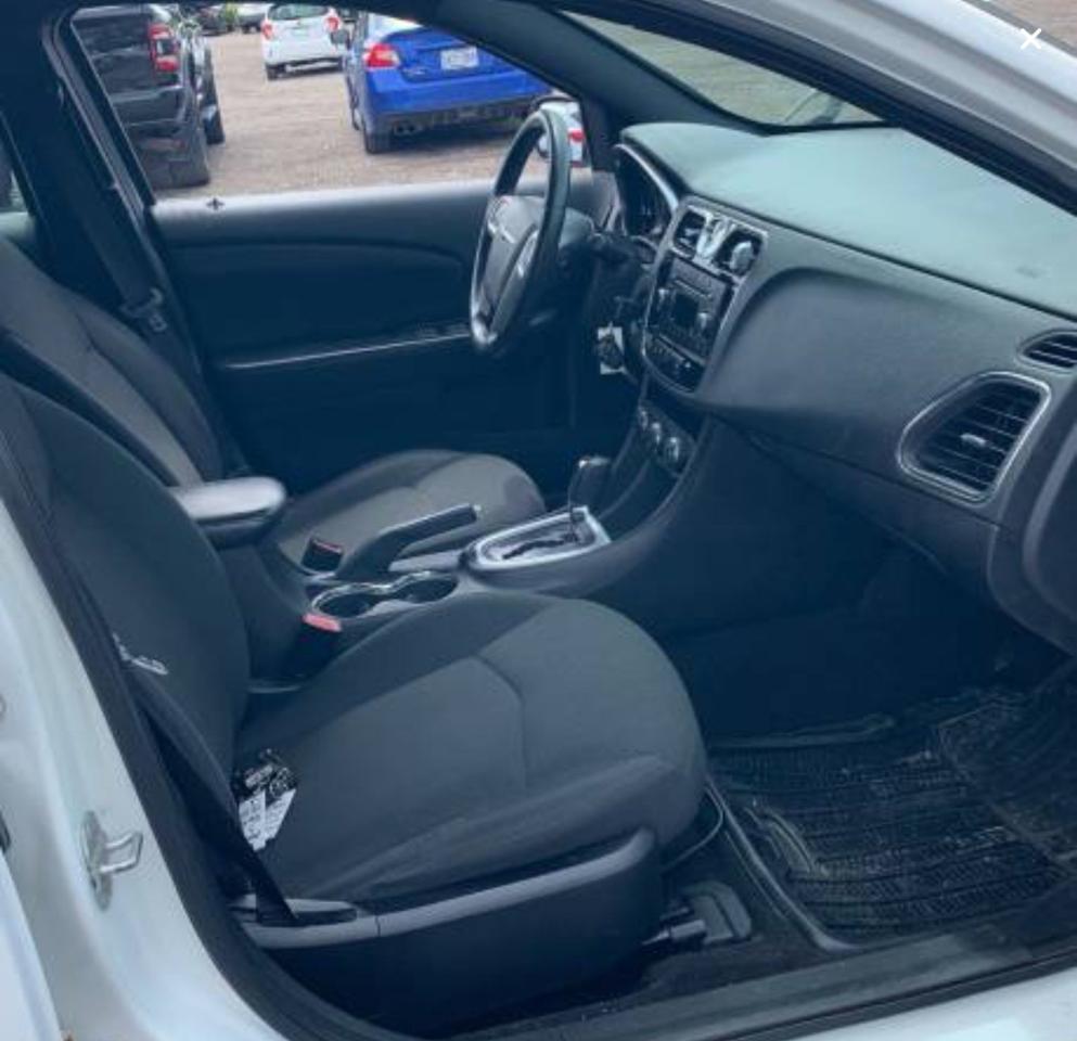 2012 Chrysler 200 Touring - Photo #21