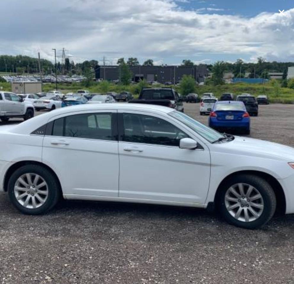 2012 Chrysler 200 Touring Photo3