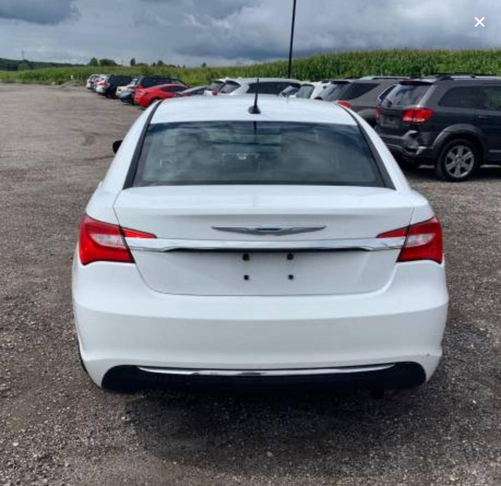 2012 Chrysler 200 Touring - Photo #6