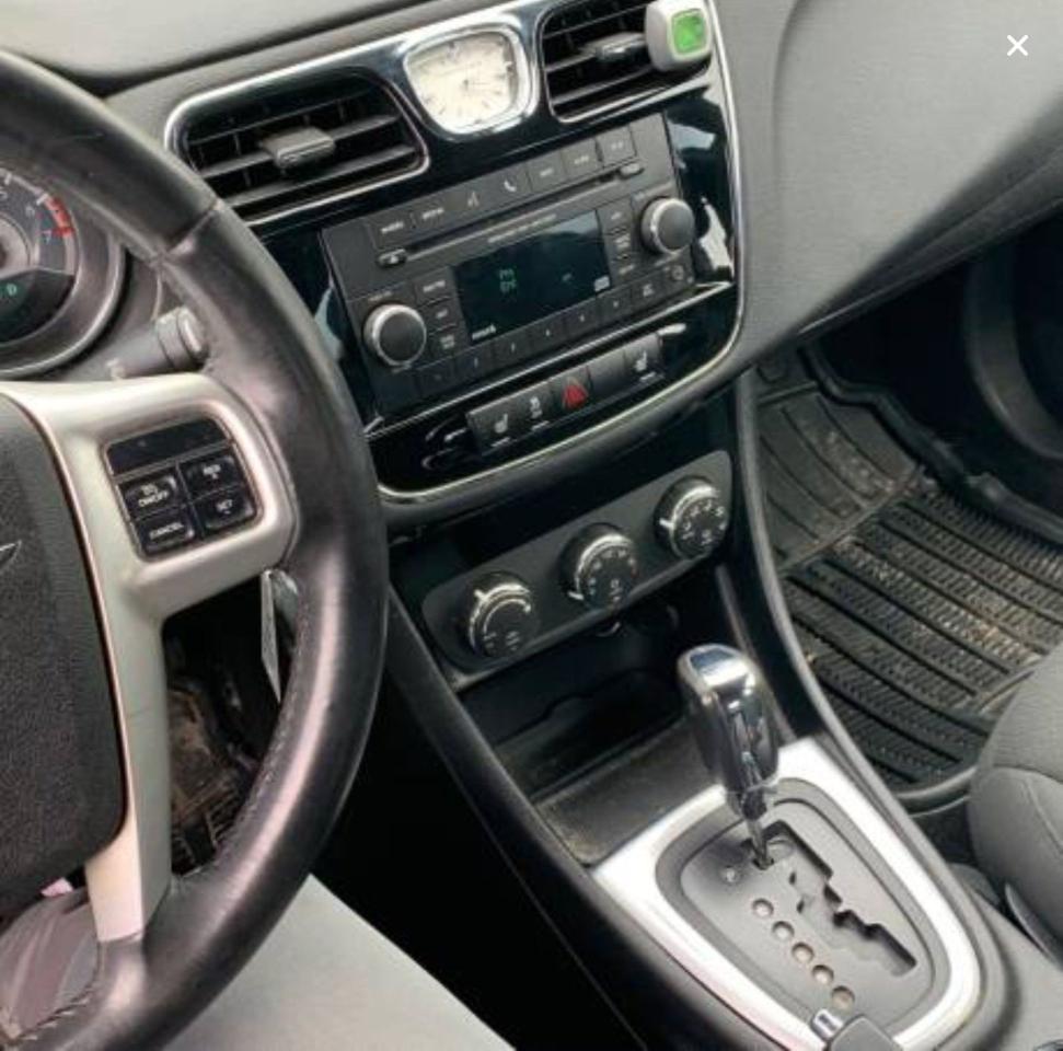 2012 Chrysler 200 Touring - Photo #11