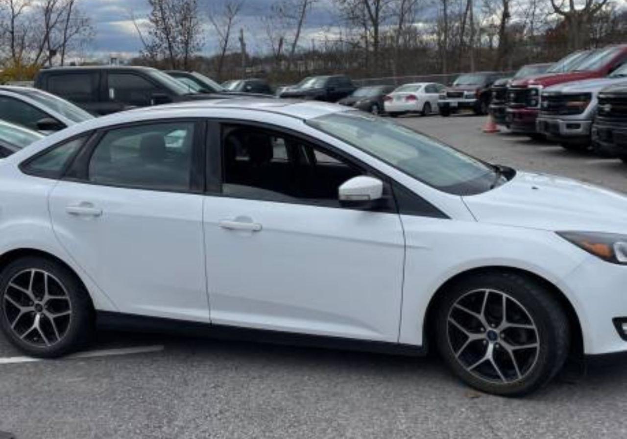 2017 Ford Focus SEL - Photo #4