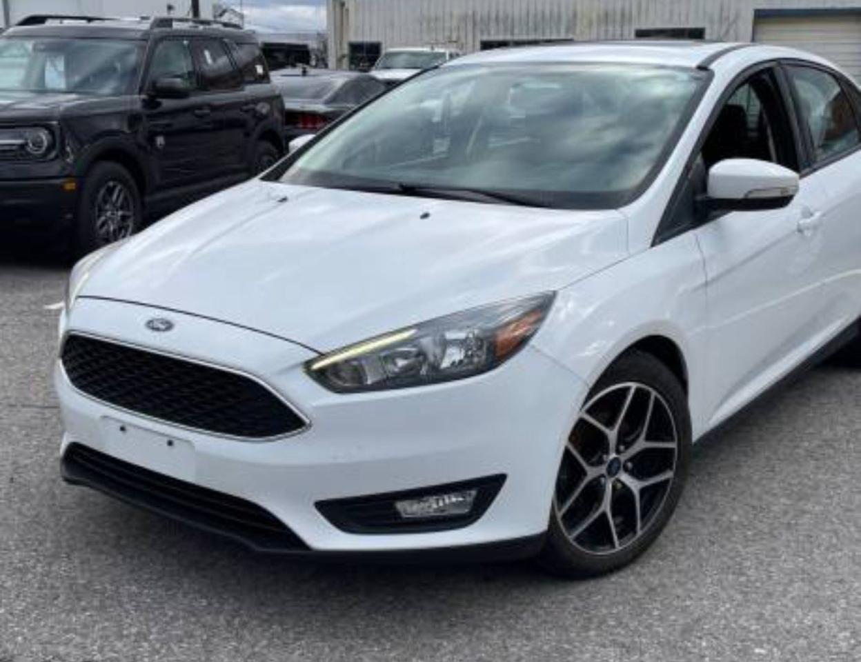 2017 Ford Focus SEL Photo2