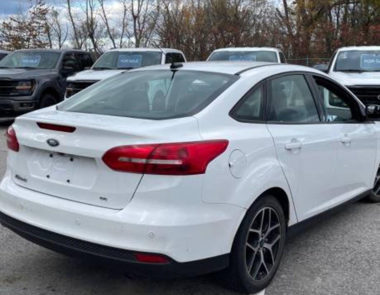 2017 Ford Focus SEL Photo4