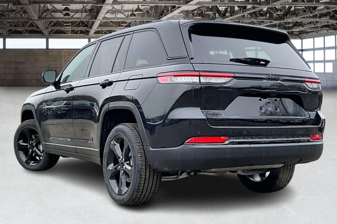 2025 Jeep Grand Cherokee ALTITUDE 4X4 | Leather | Power Sunroof | Tow Pkg Photo