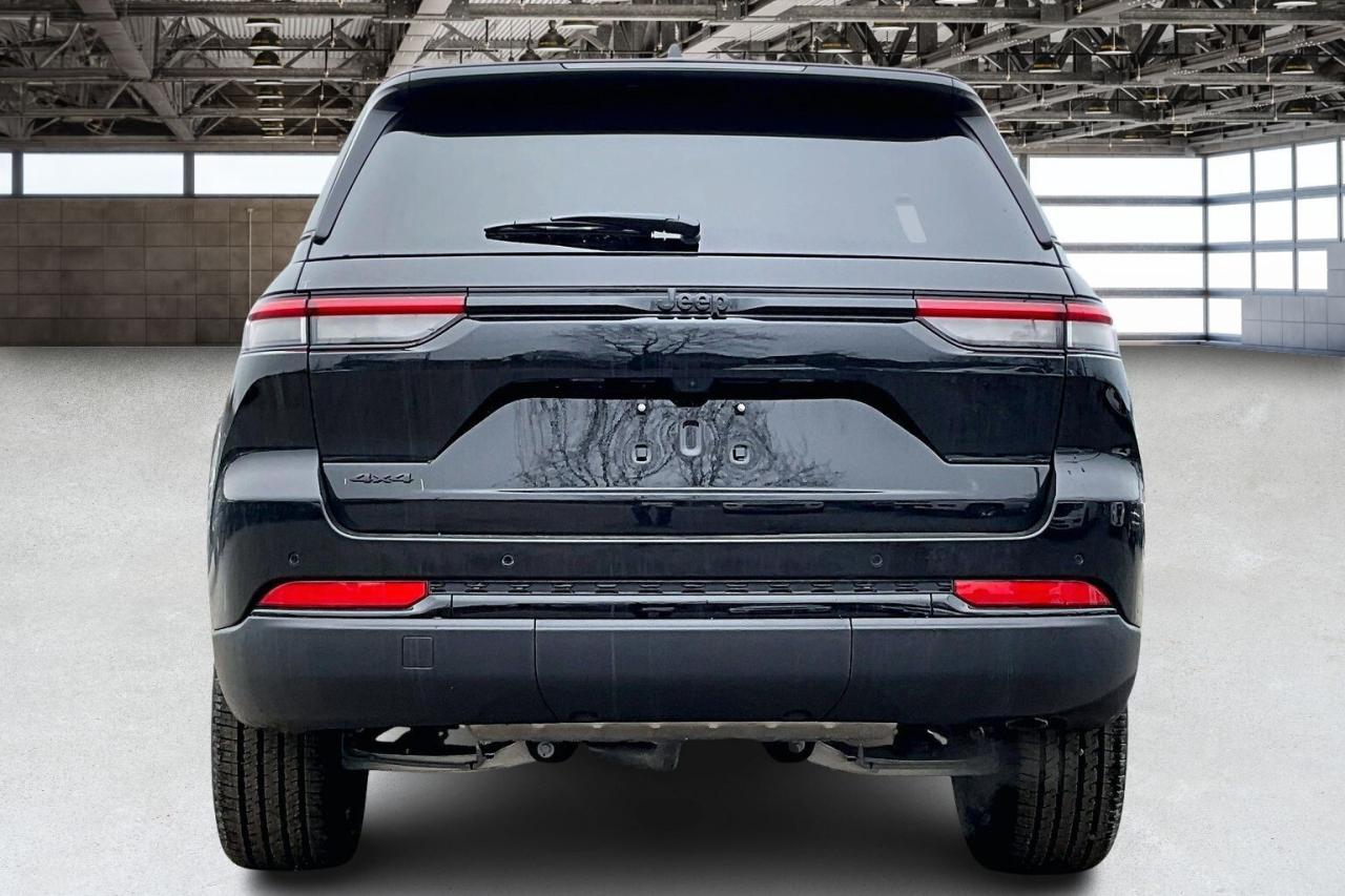 2025 Jeep Grand Cherokee ALTITUDE 4X4 | Leather | Power Sunroof | Tow Pkg Photo3