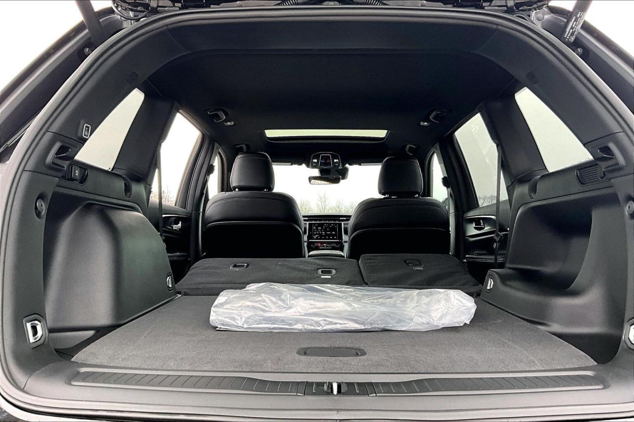 2025 Jeep Grand Cherokee ALTITUDE 4X4 | Leather | Power Sunroof | Tow Pkg Photo